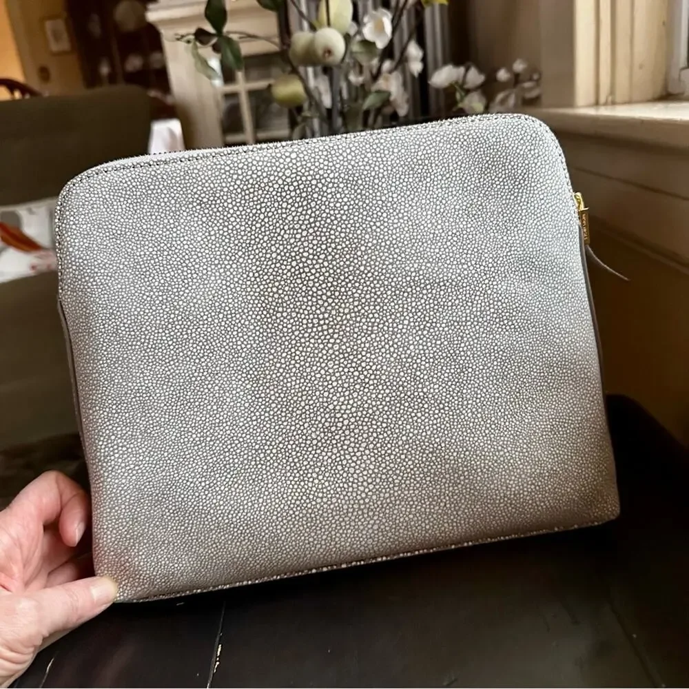 INDIA‎ HICKS The Insider Pouch/Clutch- Stingray-Shagreen Pebble Leather NWOT